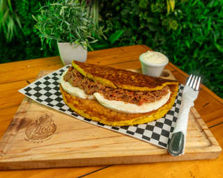 Producto Cachapa con carne mechada  y queso de mano