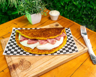 Producto Cachapa Jamón y Queso de mano