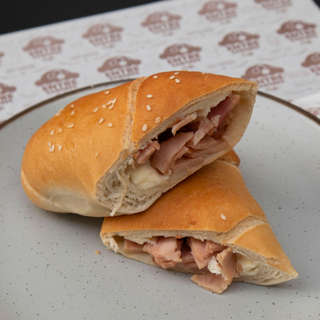 Producto  Cachito Jamón Queso Crema 