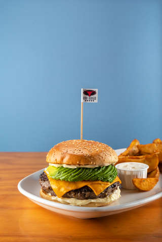 Producto Avocado Burger + Papas