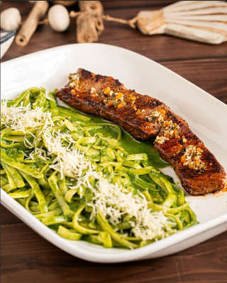 Producto Fetuccini al Pesto con Filete Anticuchero