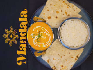 Producto Combo Goan Jheenga Curry con Arroz y Pan