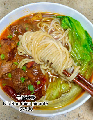 Producto Nio Rou Mien 牛肉汤粉( con ají o sin ají)