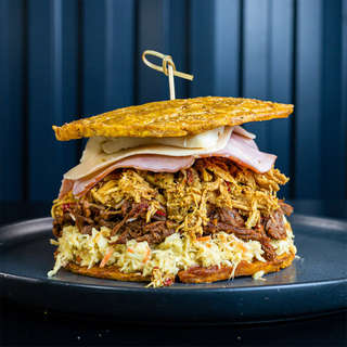 Producto Patacon Mixto Pollo Mechado y Carne Mechada