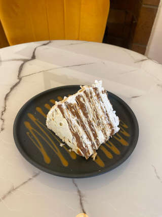 Producto Torta de lúcuma con manjar y nuez