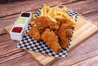 Producto 6 alitas de pollo con papas fritas