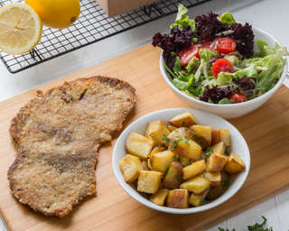 Producto Milanesa papas rústicas y ensalada
