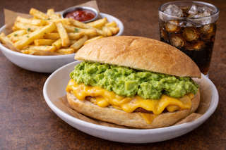 Producto Sandwich Queso Palta Mayo con papas y bebida