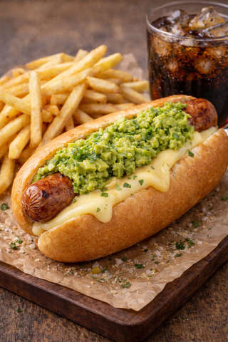 Producto Hot Dog Brasilero con papas y bebida