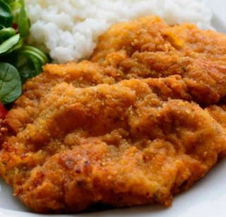 Producto Milanesa de vacuno más agregado y salsa