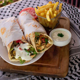 Producto 2 shawarmas clasicos Mixtos + 1 caja de papas fritas mediana