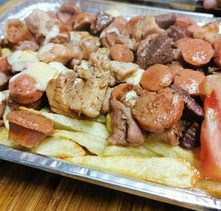 Producto TABLA CALIENTE FAMILIAR CON PAPAS FRITAS 